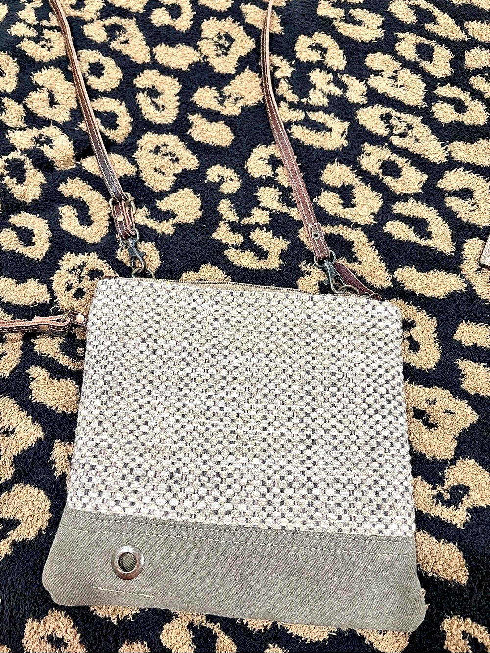 Myra Crossbody Bag in Gray & White